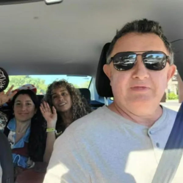 Alejandro Samper (hijo), Glitza Daniela Samper (hija), Glitza Maria Caicedo (madre) y Daniel Samper (padre). Los tres últimos mencionados murieron en un atropellamiento masivo en Vancouver, Canadá