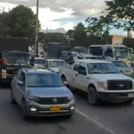 Trancón en calle 80 de Bogotá 30 de abril por concierto Monsters of Rock, que complicó movilidad y tiene a conductores sufriendo.
