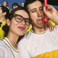 Foto de Mafe Motas y Egan Bernal, en nota de novias y esposas de colombianos en Giro de Italia 2025, Egan Bernal, Nairo y más