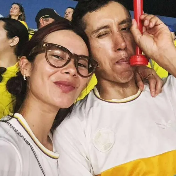 Foto de Mafe Motas y Egan Bernal, en nota de novias y esposas de colombianos en Giro de Italia 2025, Egan Bernal, Nairo y más
