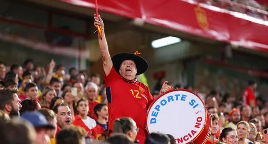 Luto en el fútbol internacional: murió el reconocido Manolo 'El del bombo'