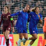 Mayra Ramírez celebró título con el Chelsea