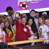 Gustavo Petro, en marchas de Bogotá, dijo que el que vote no en su consulta popular es un "HP"