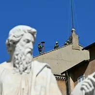 Vaticano instaló chimenea para elección del nuevo papa en Capilla Sixtina