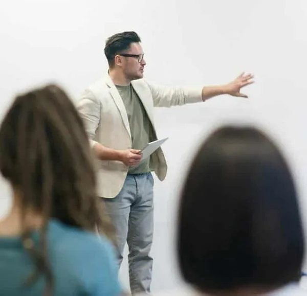 Estos profesores públicos tendrán sueldo de casi $6 millones: Salario puede aumentar