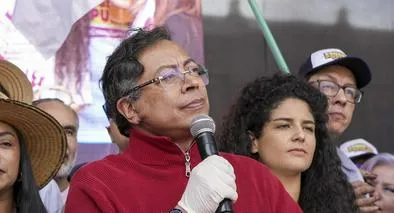 Gustavo Petro apela a discurso pasivo-agresivo y evoca símbolos del Eln