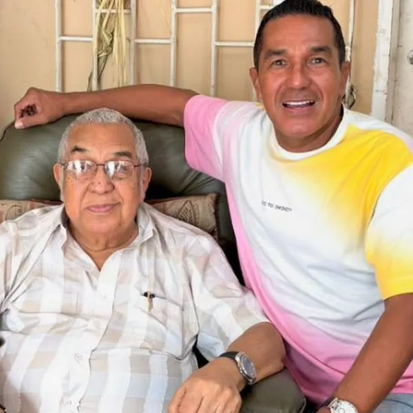 Checo Acosta y su papá / Instagram: @checoacost