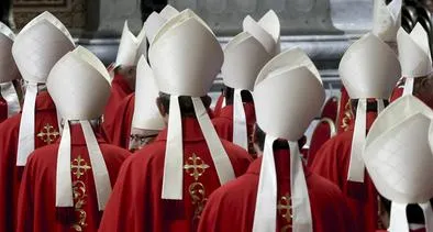 Cardenales en el Vaticano.