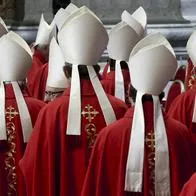 Cardenales en el Vaticano.