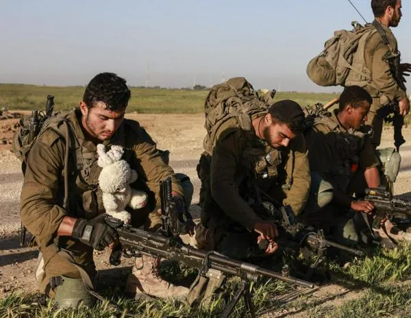 Israel llama a filas a decenas de miles de reservistas con vistas a ampliar su ofensiva contra Hamás