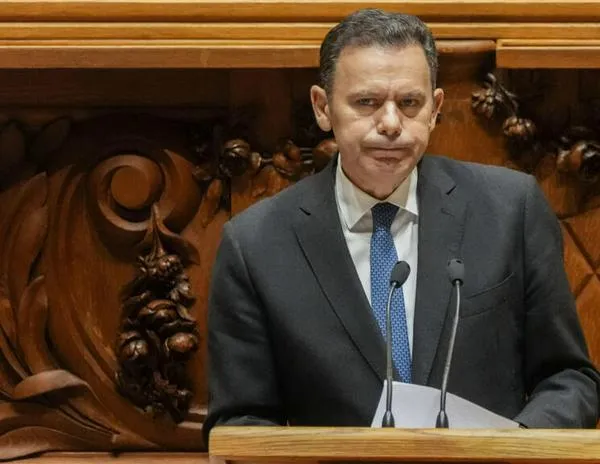 A dos semanas de las elecciones, la economía portuguesa se tiñe de rojo