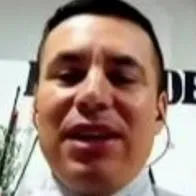 Imágenes del pastor José Erley Ramírez Garcés, que habría abusado de su hijastra en Caldas, predicando sobre la palabra de Dios
