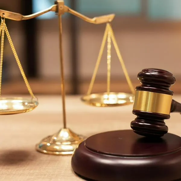 Suspenden abogado que llamó HP a mujer víctima de violencia en audiencia