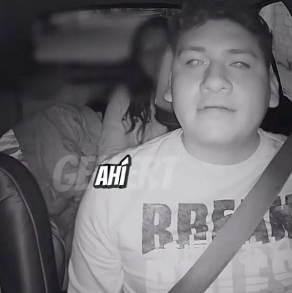 Mujer abandona a amiga dormida en carro de 'app' y conductor se niega a llevarla