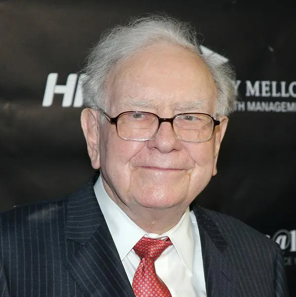 Poderosa empresa Berkshire Hathaway cae tras la salida de Warren Buffett