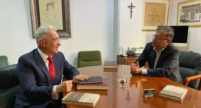 Gustavo Petro y Álvaro Uribe