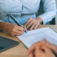 A mujer le dieron su primer trabajo y la echaron en menos de 5 horas 
