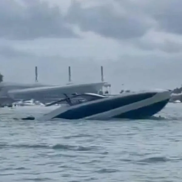 Yate Lamborghini con 32 'influencers' se hunde en Miami por exceso de peso