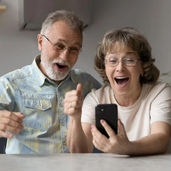 Cuáles son los mejores celulares para adultos mayores: buen sonido fácil de usar