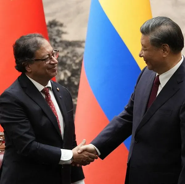 Gustavo Petro dice si plantó a Xi Jinping en China y atacó a Álvaro Leyva