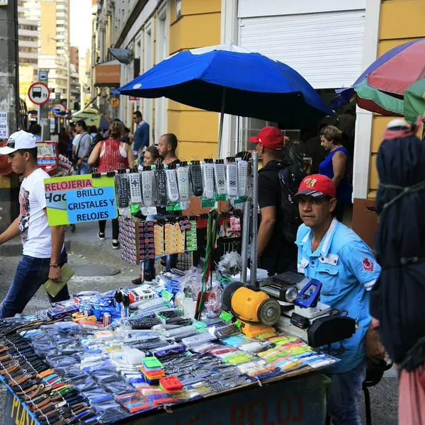Vendedor del centro de Medellín, en nota sobre cómo comprar en El Hueco por Internet