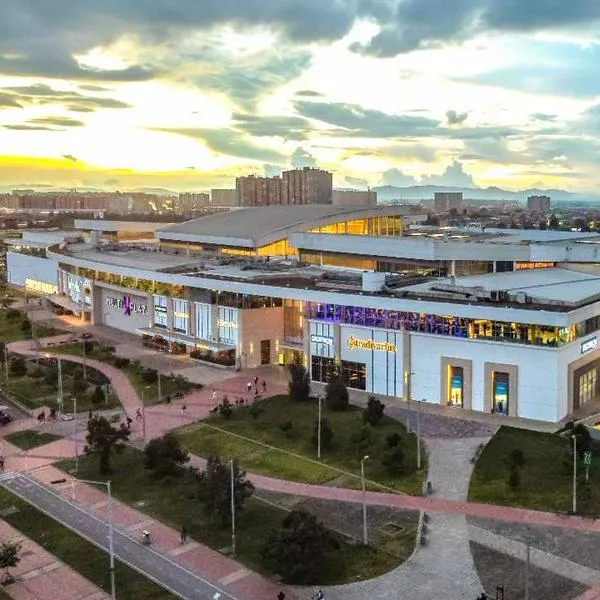 Foto de Multiplaza Bogotá, en nota de Multiplaza Bogotá lanzó clases gratis por Día de la Madre: cerveza, maquillaje y más