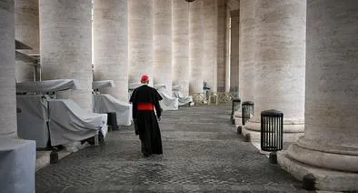 Cardenales elegirán el nuevo papa en Roma.