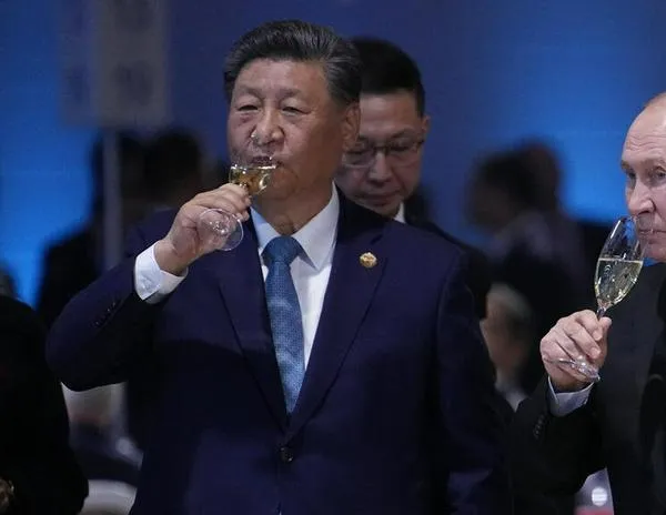 El presidente chino Xi Jinping visita Moscú, blanco de los drones ucranianos