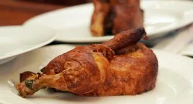 Anuncio para los que comen pollo asado en Colombia por revelador dato sobre el precio del famoso plato. En Medellín está disparado. 