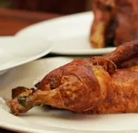 Anuncio para los que comen pollo asado en Colombia por revelador dato sobre el precio del famoso plato. En Medellín está disparado. 