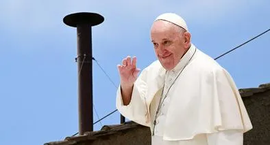 Cónclave hoy: gaviota en chimenea de la Basílica de San Pedro provocó emoción
