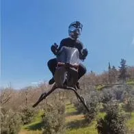 Lanzan la nueva moto voladora, Volonaut Airbike, capaz de alcanzar los 200 km/h y que pesa 7 veces menos que una motocicleta convencional.