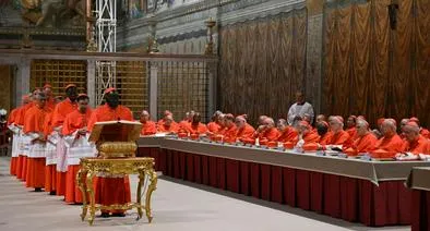 Foto de cardenales, en nota de cuánto vale un cónclave en pesos colombianos: millonada tras elección del papa