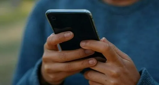 ¿Por qué el celular suena pero no aparece nada en la pantalla? Tiene solución