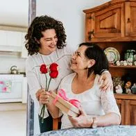 Foto de Día de la Madre, en nota sobre Día de la madre 2025 y qué se puede dar para el Día de la Madre con regalos baratos
