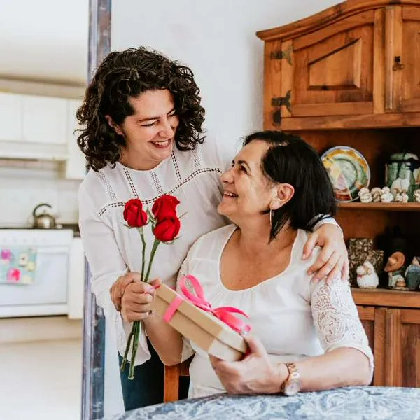 Foto de Día de la Madre, en nota sobre Día de la madre 2025 y qué se puede dar para el Día de la Madre con regalos baratos