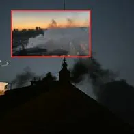 Incendio cerca del Vaticano causó susto y confusión por el humo blanco el primer día del cónclave