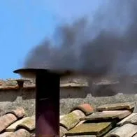 Fumata para elegir papa: segunda votación salió con humo negro y cónclave sigue