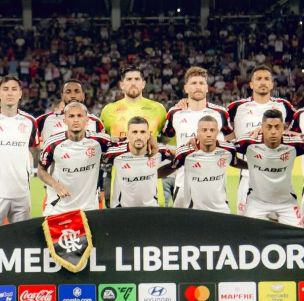 Pánico en Brasil por ataque a Flamengo: carro de jugador recibió 4 disparos y por fortuna, ninguno de los futbolistas resultó herido. 
