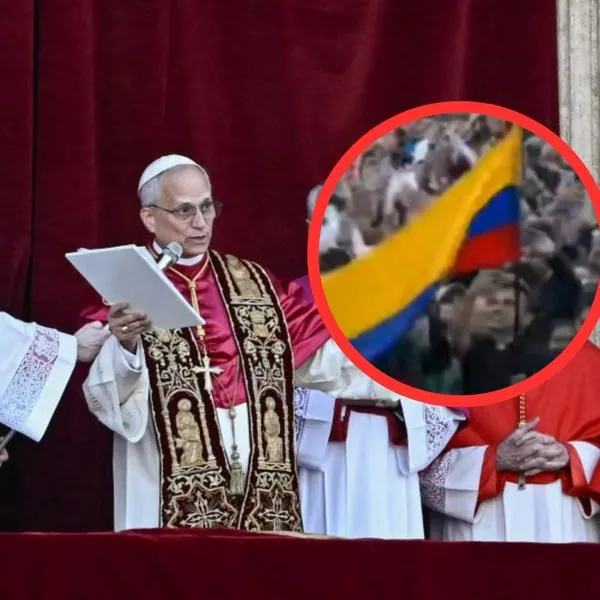 Apareció la bandera de Colombia durante la presentación del papa León XIV en El Vaticano. El sumo pontífice trabajó en Perú y tiene su nacionalidad.