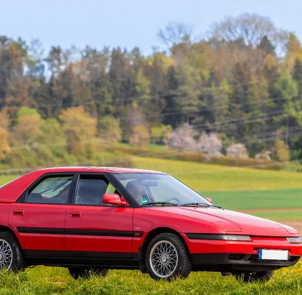 Foto de Mazda 323, en nota de cuánto costaba un carro en Colombia en 1990: este era el precio del famoso Mazda