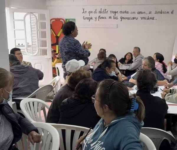 De Corferias a las Casas de la Sabiduría: personas mayores disfrutan de la FILBo 