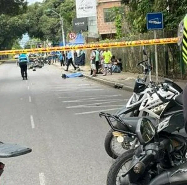 Lugar donde murió un motociclista en Bucaramanga, luego de enredarse con un cable colgado en la vía