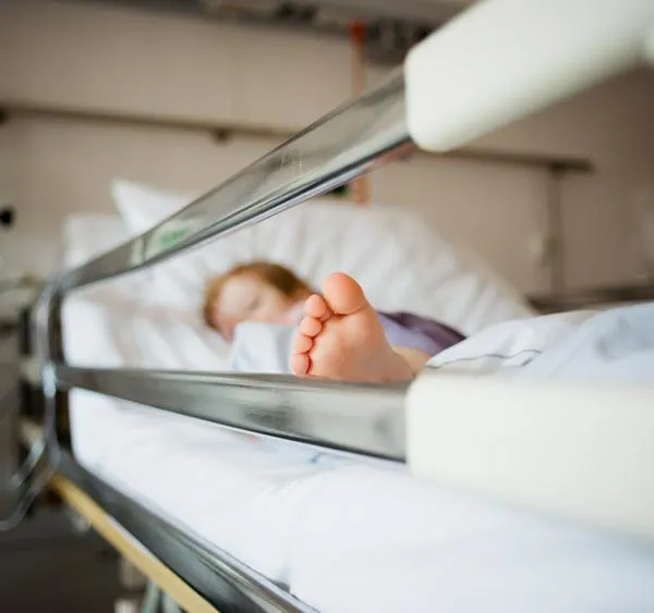 Niña de 3 años casi muere intoxicada por consumir fentanilo que era de su madre