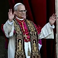 Newly elected Pope Leo XIV, Robert Francis Prevost gestures on the main central loggia balcony of the St Peter's Basilica, after the cardinals ended the conclave, in The Vatican, on May 8, 2025. Robert Francis Prevost was on Thursday elected the first pope from the United States, the Vatican announced. A moderate who was close to Pope Francis and spent years as a missionary in Peru, he becomes the Catholic Church's 267th pontiff, taking the papal name Leo XIV. (Photo by Gabriel BOUYS / AFP)