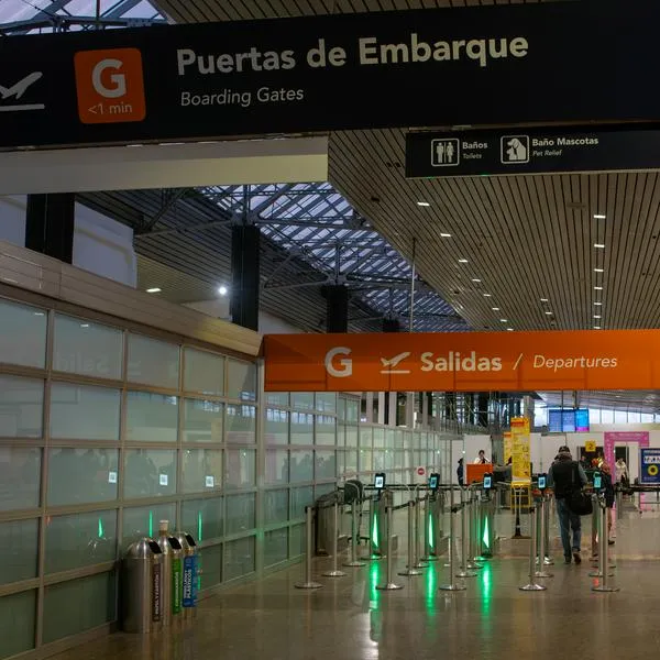 Advertencia para salir del país.