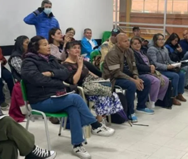 Cursos gratis Bogotá en sistemas, manipulación de alimentos y más en mayo 2025 