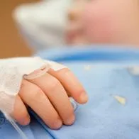 Niña se fracturó un brazo y murió extrañamente durante la cirugía