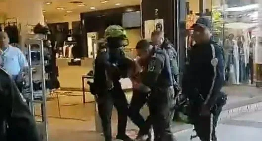 Mujer fue agredida en centro comercial de Cali