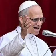 Qué dijo papa León XIV en su primera aparición un domingo en la plaza San Pedro